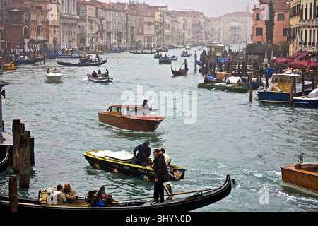 Occupato Canal Grande di Venezia, Veneto, Italia Foto Stock