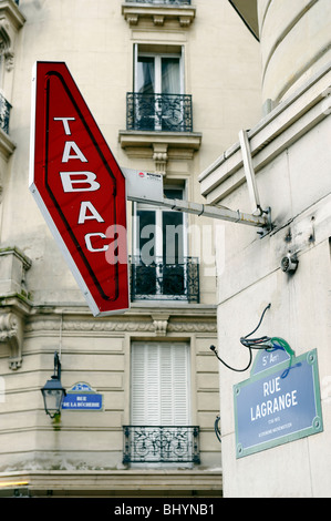 Parisian Tabac su Rue Lagrange. Foto Stock