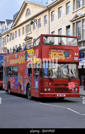 Aprire sormontato British Leyland sightseeing tourbus a Oxford, Inghilterra. Foto Stock