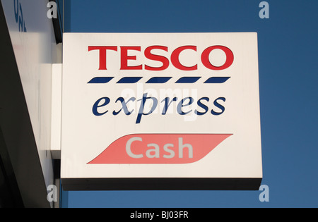 Segno sopra l ingresso del Tesco Express store in Hounslow, Middlesex, Regno Unito. Gen 2010 Foto Stock