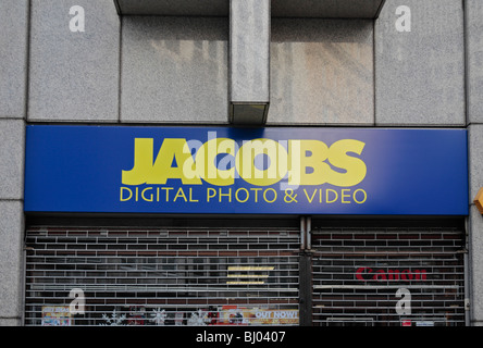 La tettoia sopra la chiusa Jacobs Digital Photo & Video store in Westmonster, Londra, Regno Unito. Nov 2009 Foto Stock