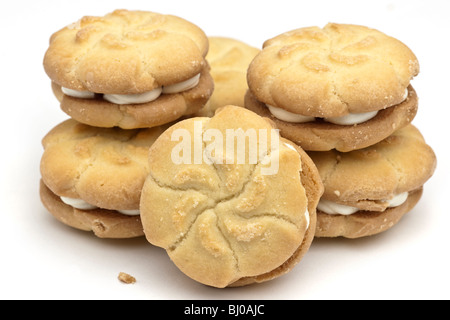 Pila di crema biscotti riempito Foto Stock