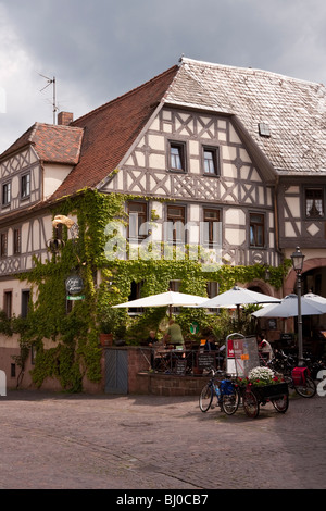 L'Hotel Krone e bar / ristorante sulla strada, Lohr am Main, Germania Foto Stock