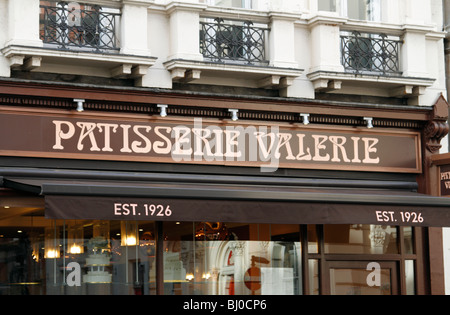 Patisserie Valerie negozio di fronte a Long Acre in Covent Garden, Londra Foto Stock