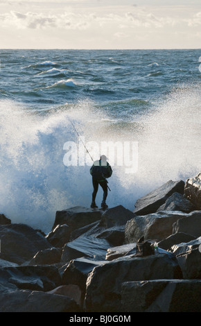 New York Long Island Montauk Point fisherman surf casting Foto Stock