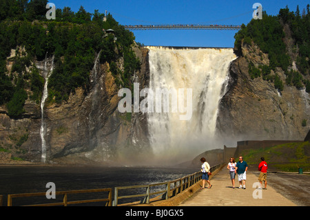 I visitatori del Montmorency Falls, Beauport, Québec, Canada Foto Stock