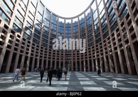 Cortile interno dell'edificio del Parlamento europeo a Strasburgo, Francia Foto Stock