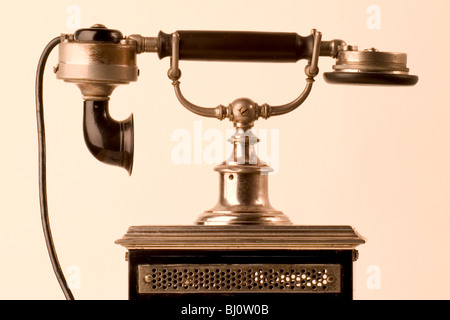 Il vecchio telefono (1900) Foto Stock