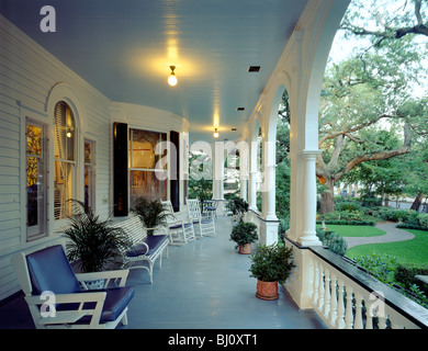Portico esterno vista di due sale Street Inn, c1892, bed & breakfast, un Queen Anne Mansion stile home in Charleston, Sc, STATI UNITI D'AMERICA Foto Stock