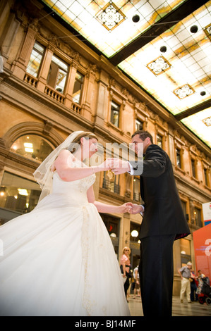 Sposa e lo sposo dancing a Wedding Foto Stock