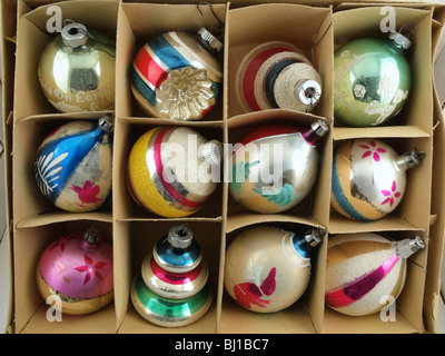 Vintage Ornamenti natale nella loro confezione originale. Foto Stock