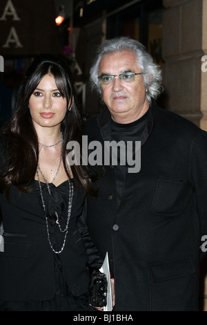 FLAVIO BRIATORE e mia moglie Elisabetta Gregoraci il Corpo di bugie premiere del film VUE CINEMA WEST END Leicester Square LONDRA ENGL Foto Stock