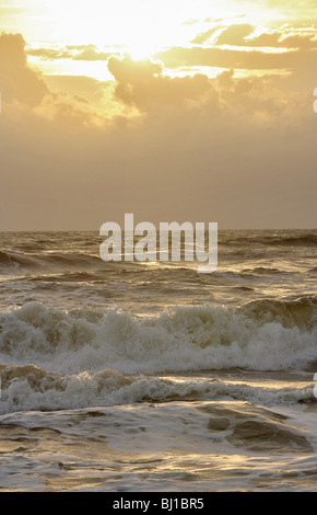 Tramonto sull'Oceano Indiano, Wadduwa, Sri Lanka Foto Stock