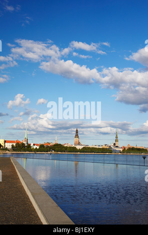 La lettonia, Europa orientale, paesi baltici, Riga, Vista della Città Vecchia di tutta Fiume Daugava Foto Stock