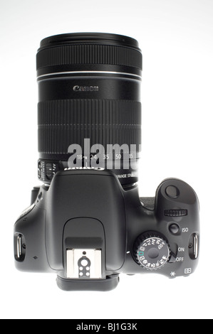 Canon EOS 550D o Digital Rebel 2Ti fotocamera reflex digitale con funzione filmato Marzo 2010. Camera dotata di 18-135mm f/3.5-5.6. Foto Stock