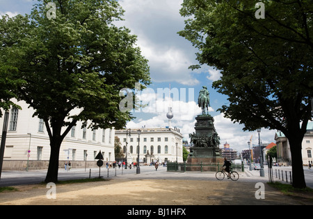 Il viale Unter den Linden Boulevard Berlin, Germania Foto Stock