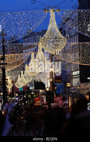 Le luci di Natale Decorazioni Grafton Street Dublin city Irlanda tradizionale festa tradizione decorare Foto Stock