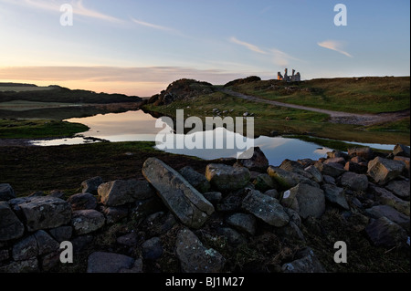 L'approccio al castello di Dunstanburgh da sud Foto Stock