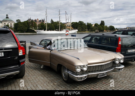 Cadillac & Hostel nave af Chapman in background, Skeppsbrokajen, Stoccolma, Svezia Foto Stock