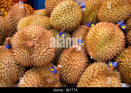 Frutta Durian su uno stallo lungo il Nuovo Anno Cinese sfilano per le strade di Parigi, Francia Foto Stock
