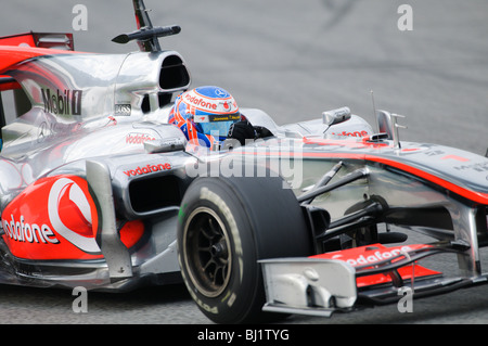 Jenson Button (GB) in McLaren-Mercedes MP4-25 race car durante la Formula 1 prove sul Circuito de Catalunya, in Spagna , 25.2.2010 Foto Stock