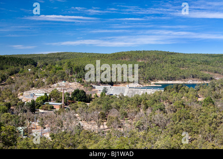 Mundaring Weir diga e lago C.Y. O'Connor serbatoio dal Golden View Lookout. Foto Stock