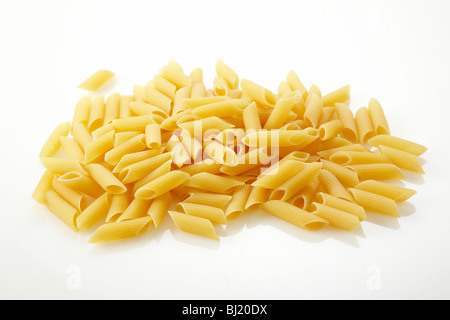 Studio shot di una pila di Penne Pasta. Foto Stock