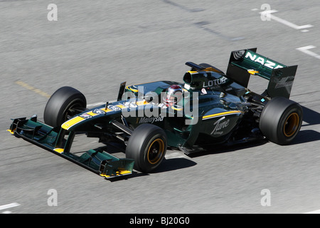 Jarno Trulli alla guida per il 2010 Lotus F1 racing team al circuito di Montmelo, Barcellona, Spagna Foto Stock