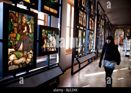 Victoria and Albert Museum di Londra. Il vetro macchiato. Foto Stock