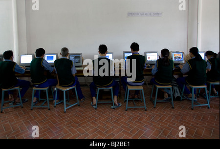 Gli studenti del Villaggio dei Bambini Tibetani, Chauntra, India Foto Stock