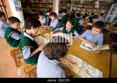 Gli studenti del Villaggio dei Bambini Tibetani, Chauntra, India Foto Stock