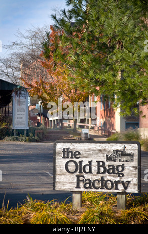 La vecchia fabbrica di sacchetto in Gosen, Indiana è famosa per i suoi negozi d'arte e antiquariato. Foto Stock