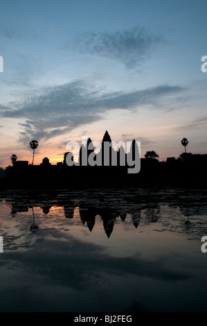 Sunrise oltre Angkor Wat, Cambogia Foto Stock