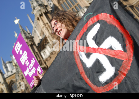 A unire le forze contro il fascismo sostenitore proteste contro la difesa inglese League a Londra, 05/03/2010. Foto Stock