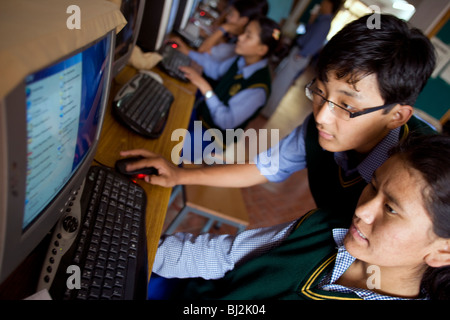 Gli studenti del Villaggio dei Bambini Tibetani, Chauntra, India Foto Stock