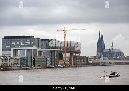 Costruzione di kranhaus o "case di Gru", Rheinauhafen, Colonia, Germania. Foto Stock