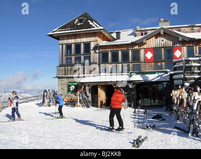 Hotel ristorante in cima Hochwurzen ski resort al di sopra di Colle, vicino a Schladming in Austria Foto Stock