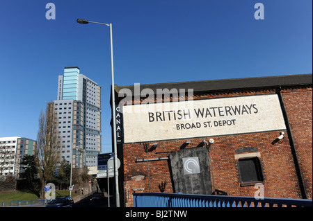 Vecchia e nuova Europa il più alto edificio modulare Victoria Hall "studente Village' in Inghilterra Wolverhampton Regno Unito Foto Stock