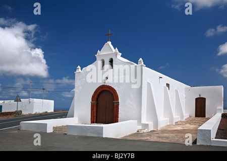 Cappella bianca vicino a Tinajo, Lanzarote, Isole Canarie, Spagna Foto Stock