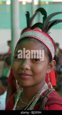 BANGLADESH Fatima Rani pellegrinaggio alla missione Baromari, le danze tribali ragazze. Foto Stock