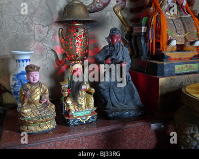 TAIWAN Chihnan tempio, Wenshan quartiere vicino a Taipei. Dettaglio del santuario. Fotografia di SEAN SPRAGUE Foto Stock