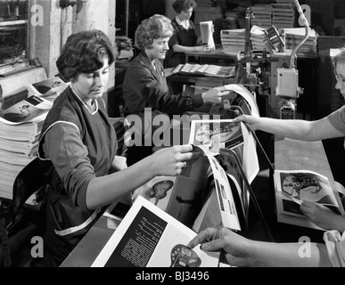 La produzione di opuscoli in Rosa Bianca Premere Co, Mexborough, South Yorkshire, 1959. Artista: Michael Walters Foto Stock