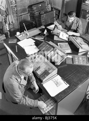 Blocchi essendo realizzata fino ad una società di stampa, Mexborough, South Yorkshire, 1959. Artista: Michael Walters Foto Stock