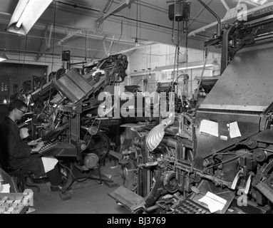 Linotype sala macchina presso una società di stampa, Mexborough, South Yorkshire, 1959. Artista: Michael Walters Foto Stock