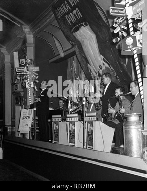 Lyons Maid promozionale (latte) dance, Mexborough, South Yorkshire, 1960. Artista: Michael Walters. Foto Stock