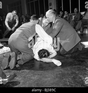 Primo concorso di aiuto, Mexborough, South Yorkshire, 1961. Artista: Michael Walters Foto Stock