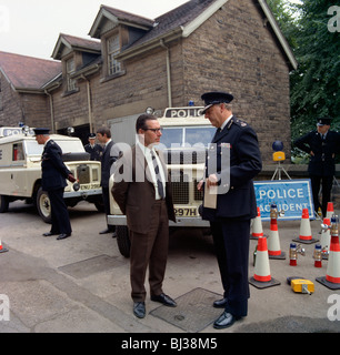 Derbyshire commissario di polizia della presa in consegna dei due nuovi Land Rover, Matlock, Derbyshire, 1969. Artista: Michael Walters Foto Stock