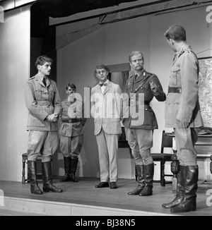 Una scena da Terence Rattigan play, Ross, Worksop College, Nottinghamshire, 1963. Artista: Michael Walters Foto Stock