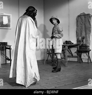 Una scena da Terence Rattigan play, Ross, Worksop College, Nottinghamshire, 1963. Artista: Michael Walters Foto Stock