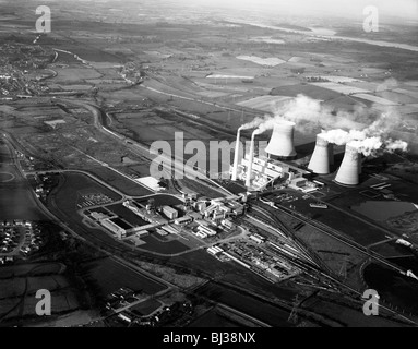 Lea Hall Colliery e Rugeley una stazione di alimentazione, Staffordshire, 1963. Artista: Michael Walters Foto Stock